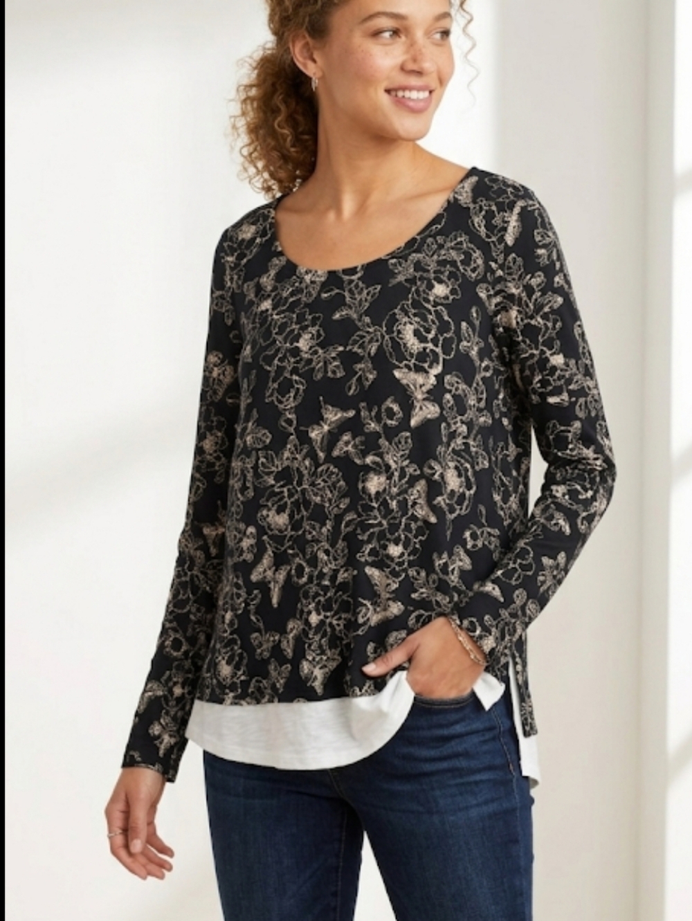 J Jill Blouse Size M Blue White Floral Butterfly Stretch Long Sleeve Scoop